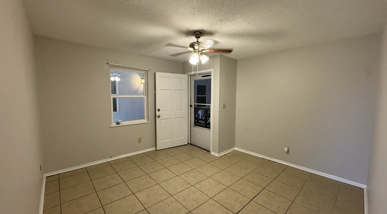 2 bed, $900 — Photo 1