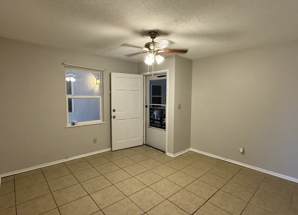 2043 Wynwood Dr NW #5