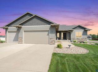 7104 S Cabot Cir, Sioux Falls, SD 57108