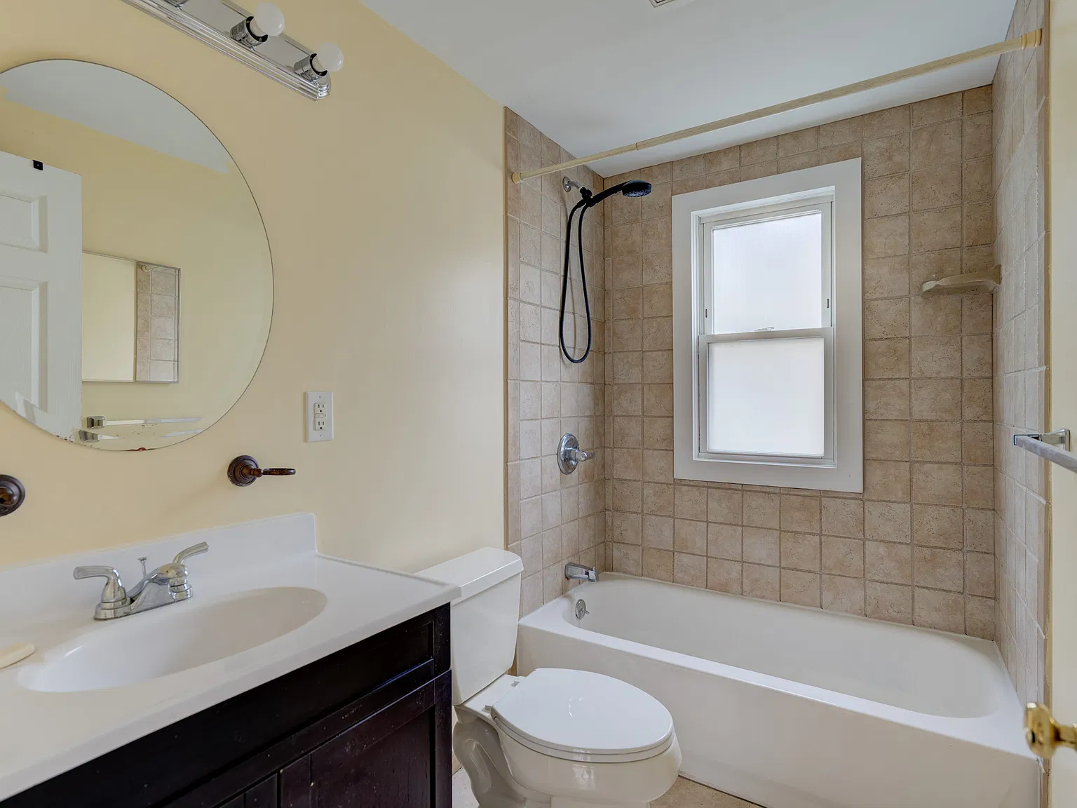 2 bed, 928 sqft, $1,550 — Photo 3