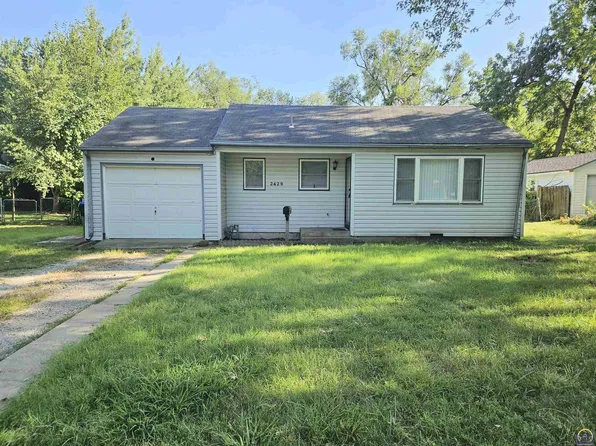 2429 SW 24th St, Topeka, KS 66611