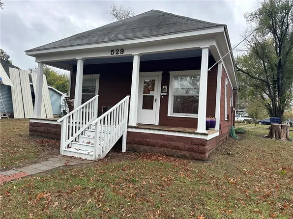 529 W Vernon St, Nevada, MO 64772