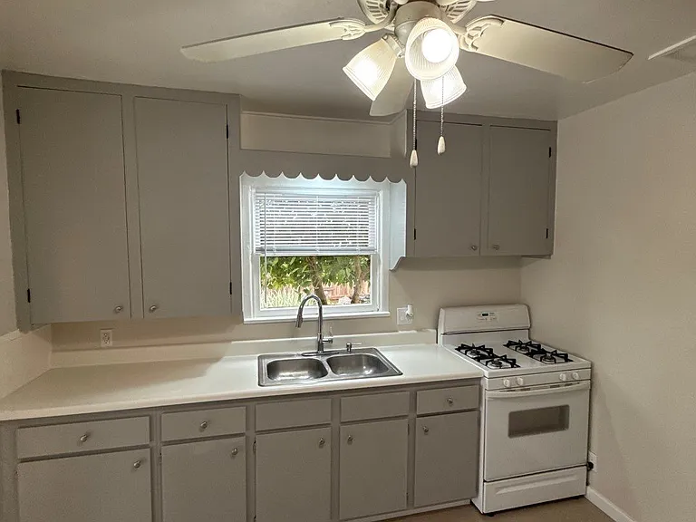 946 E Nocta St — Photo 2