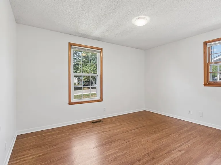 410 Annex Ave — Photo 12