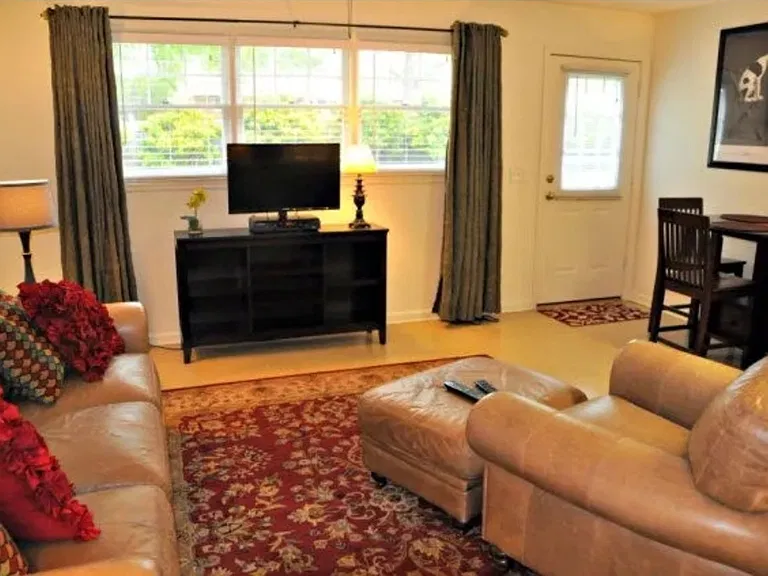 146 Westwinds Dr — Photo 3