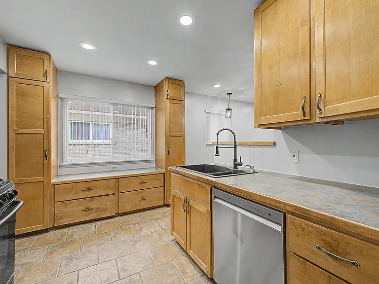 4205 Katherine St — Photo 8