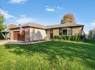 208 S Carriage Trl, McHenry, IL