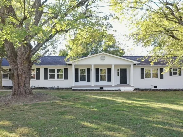 1409 Country Club Dr, Tullahoma, TN 37388