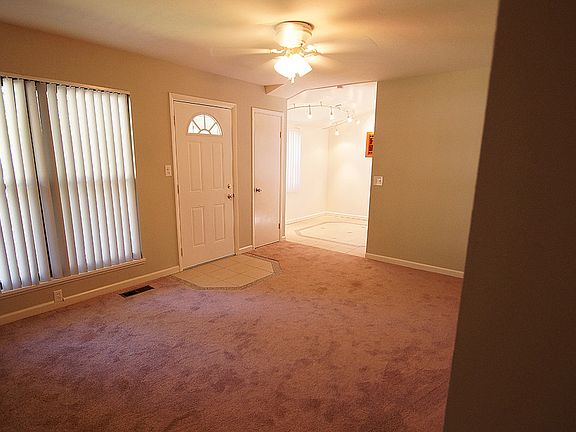 5th image of 405 Holly Dr