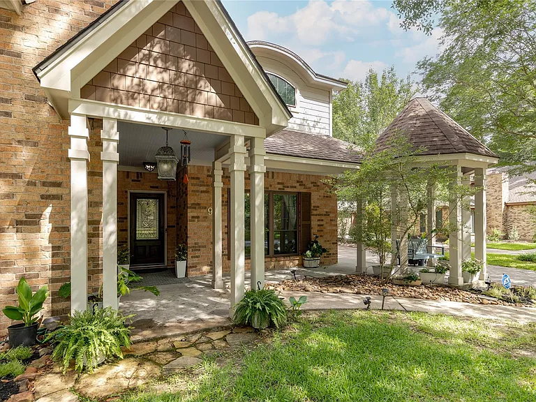 9 Mallard Glen Pl — Photo 2
