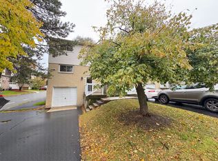 51 Caroga Ct #1, Hamilton, ON L9C 7C2