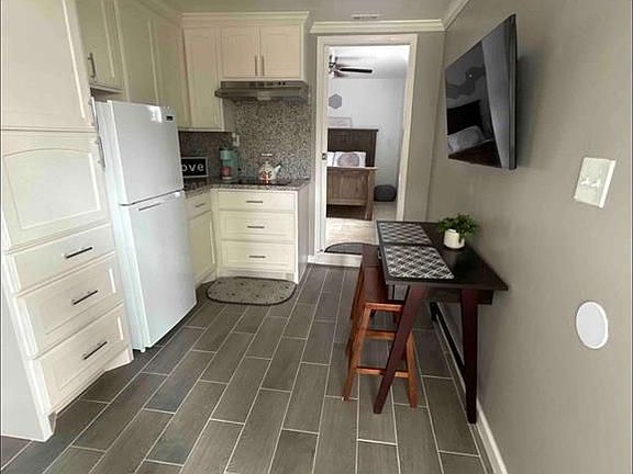 4th image of 8132 Wier Dr #B