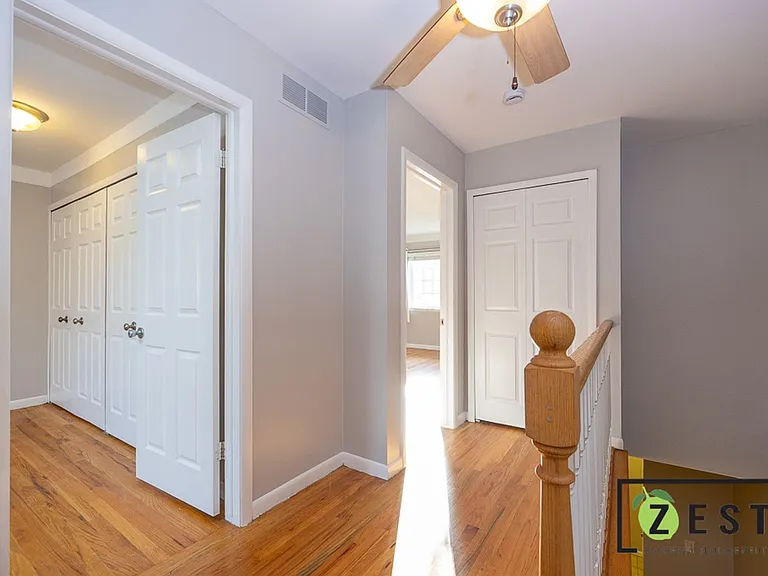 415 Fox Hills Dr N — Photo 18
