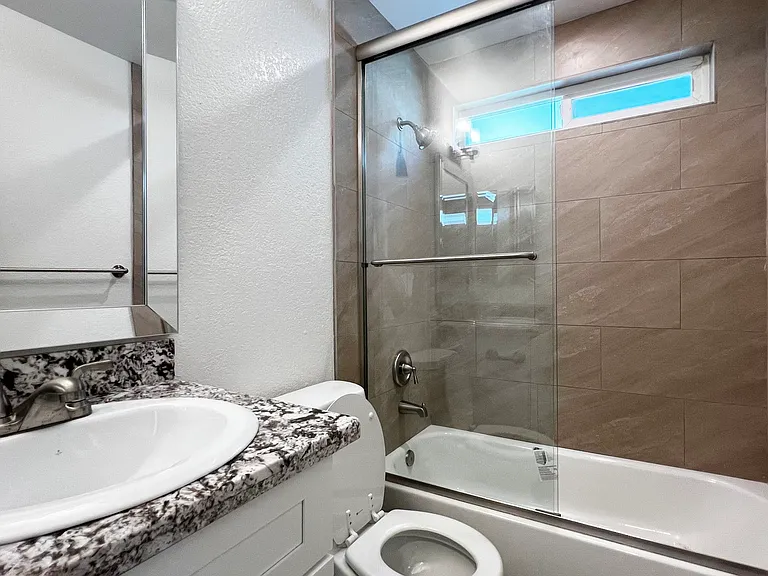 Florida Street Apartments — Photo 42