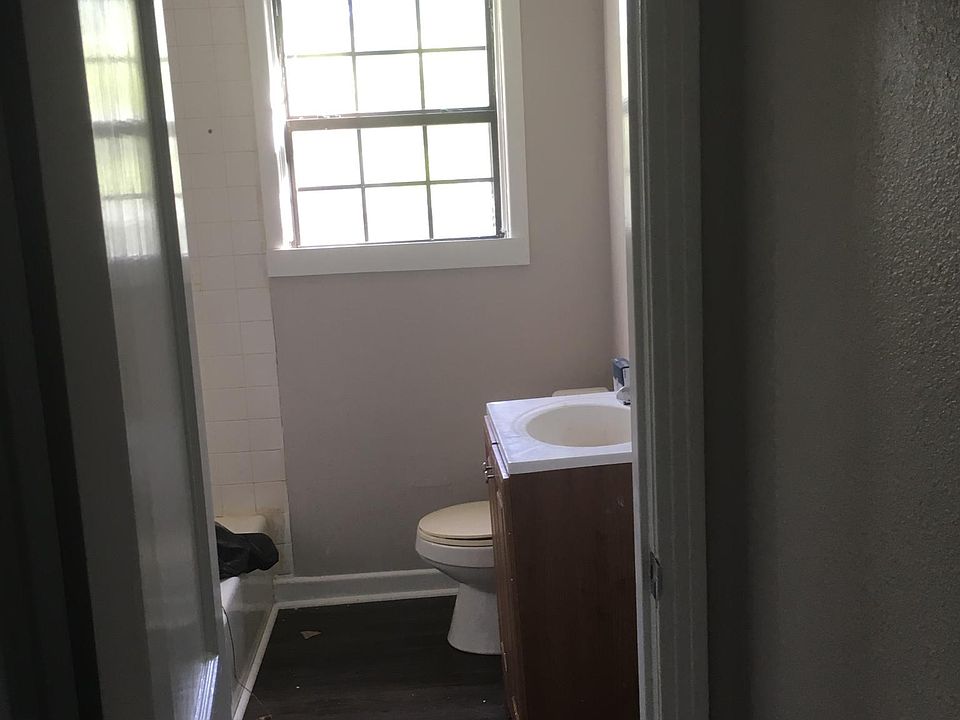 1st image of 824 Manila Dr