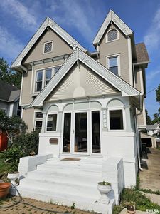1104 N Broad St, Galesburg, IL, 61401