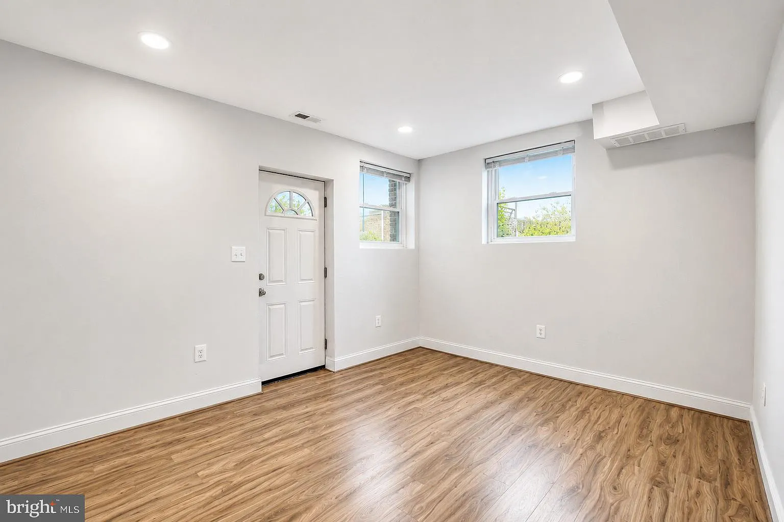 7 bed, 2.5 bath, 1804 sqft, $6,900 — Photo 4