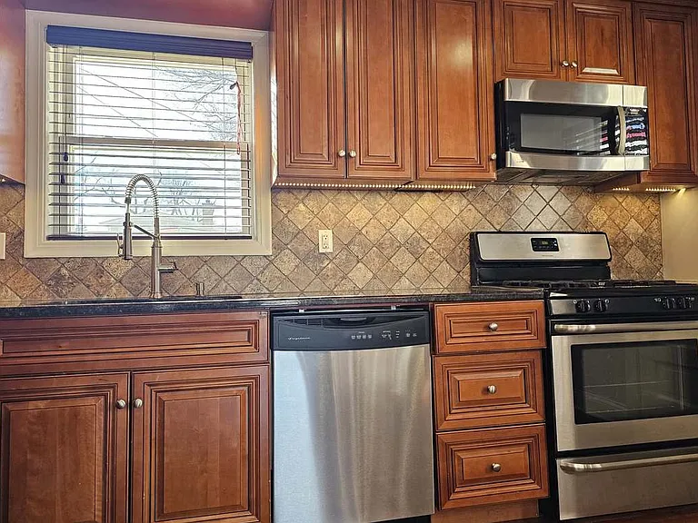 734 N Neva Ave — Photo 7