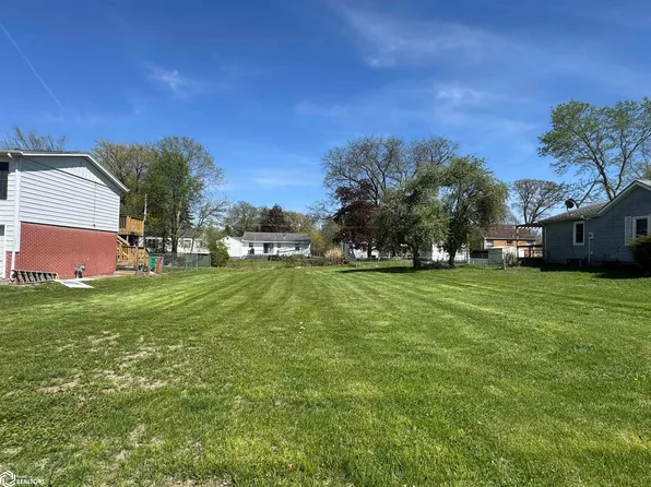 S 10th St, Burlington, IA 52601