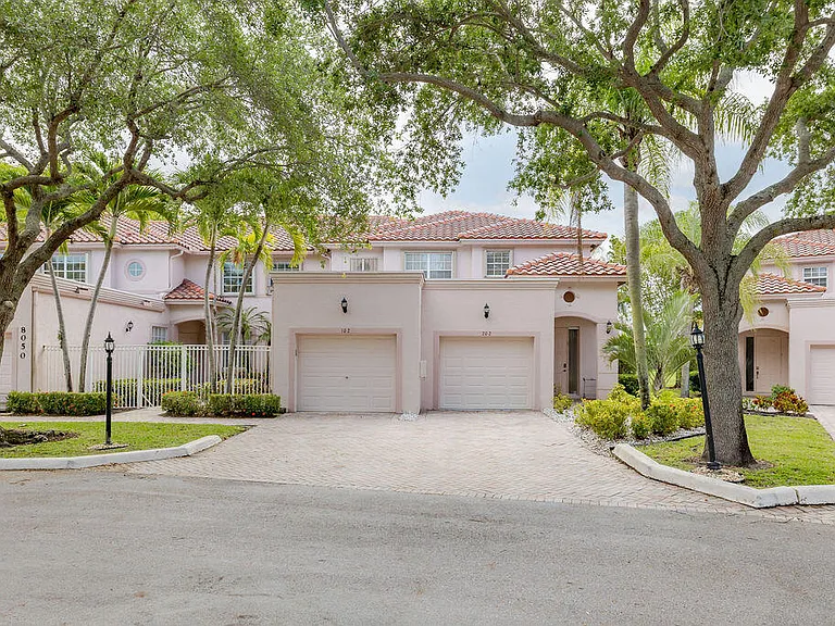 8050 Aberdeen Dr #202 — Photo 4