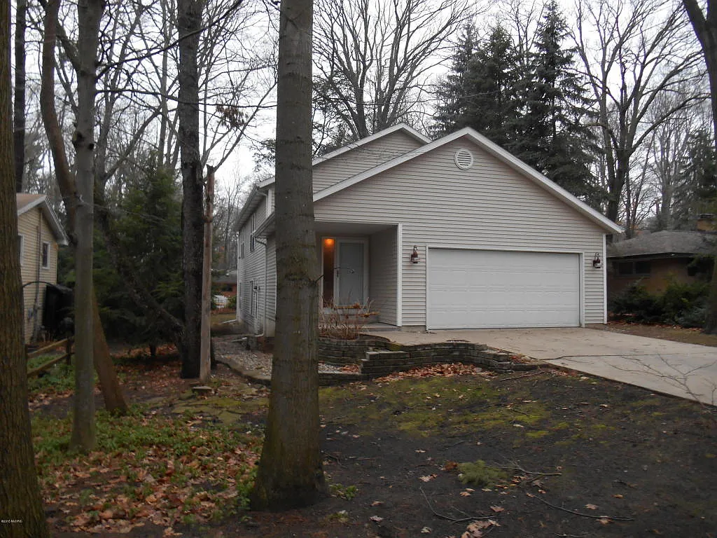 342 Marquette Ave photo 1