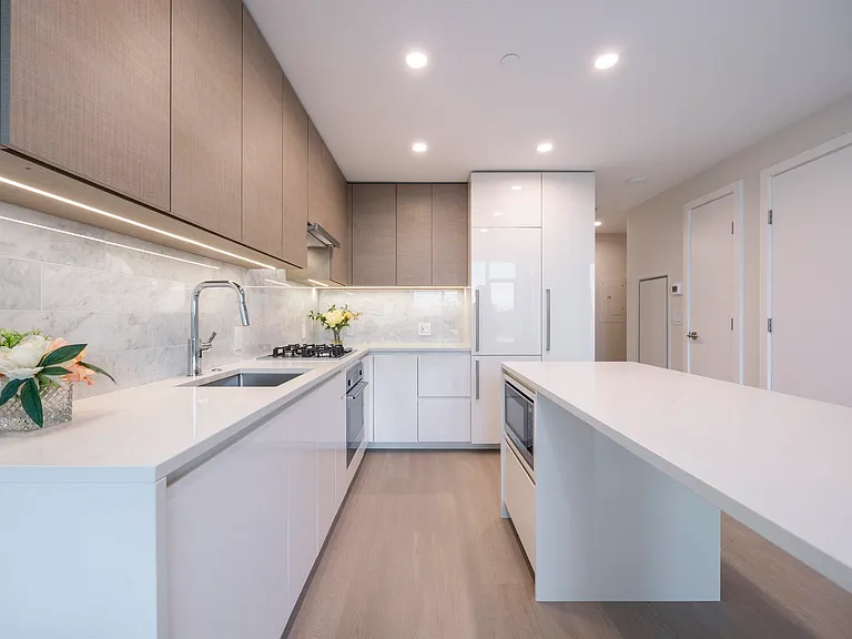 4168 Lougheed Hwy #811 — Photo 3
