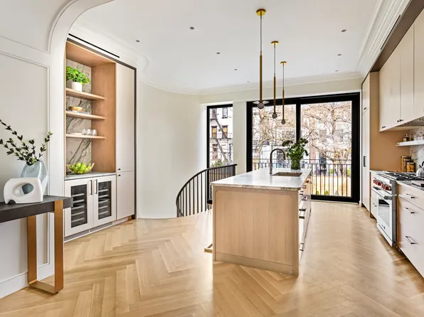 409 Sackett Street image 4 of 25