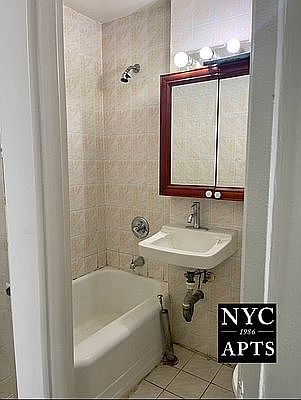 5th image of 424 W 57th St APT 3D