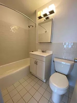 4th image of 250 E 63rd St APT 17C