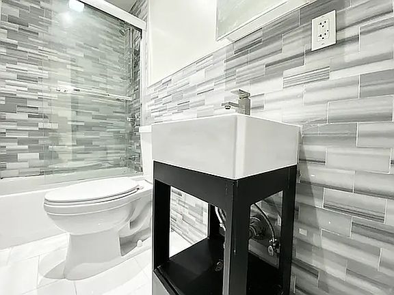 5th image of 169 Manhattan Ave #1EE