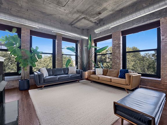 3rd image of 1069 W 14th Pl Unit 332