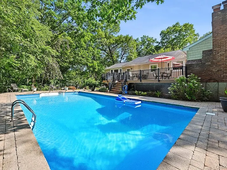 20 Williamsburg Dr — Photo 36