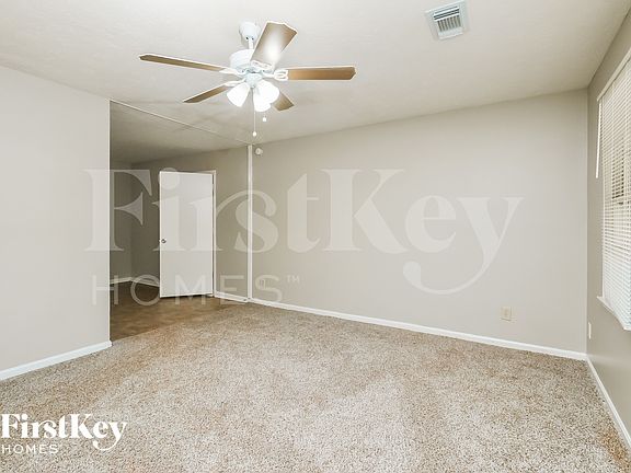4th image of 359 Cindy Dr SE