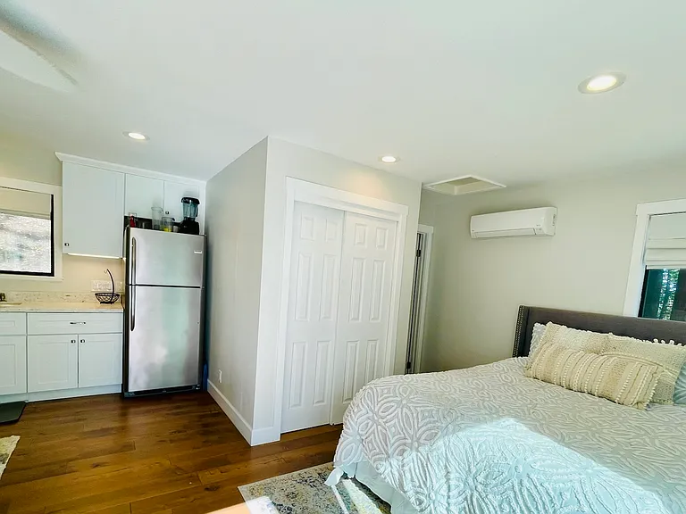 Montair Dr — Photo 8