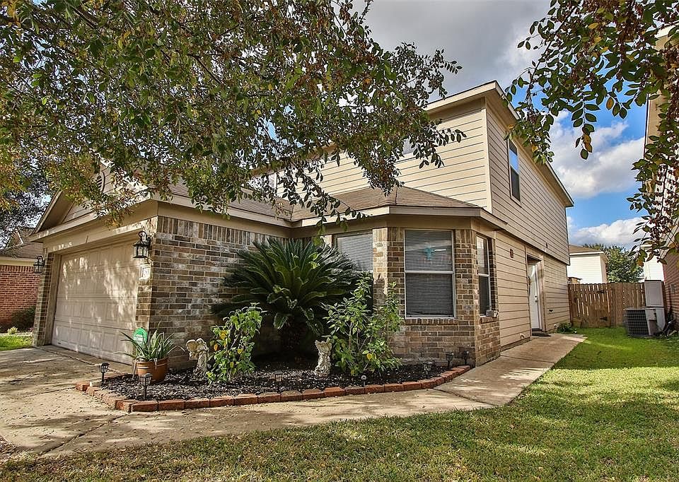 Welcome to 2830 Packard Elm St.! This home sits on a large lot with ample yard space in front and the back, lush landscaping and well-maintained yard!