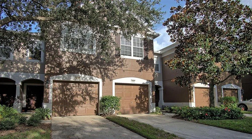 3 bed, 2.5 bath, 1644 sqft, $2,050 — Photo 1