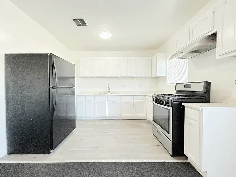 8251 S San Pedro St #4 — Photo 5