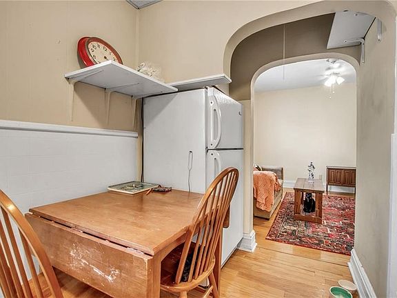 3rd image of 255 Ashland Ave #2