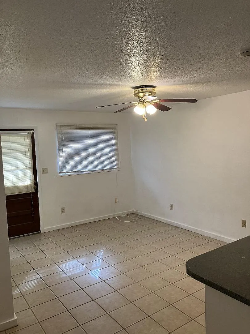 378 SE Lake Forest Drive - 103 — Photo 4