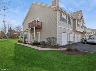 1093 Castleshire Dr, Woodstock, IL 60098