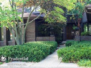 3655 Pebble Beach Rd, Northbrook, IL 60062