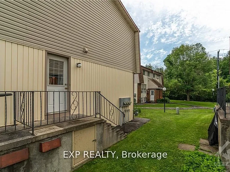 20 Forester Cres #C — Photo 5