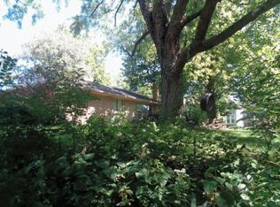 1624 S Bluff Blvd, Clinton, IA 52732