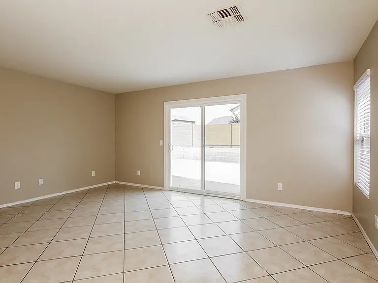 12610 W Myer Ln — Photo 10