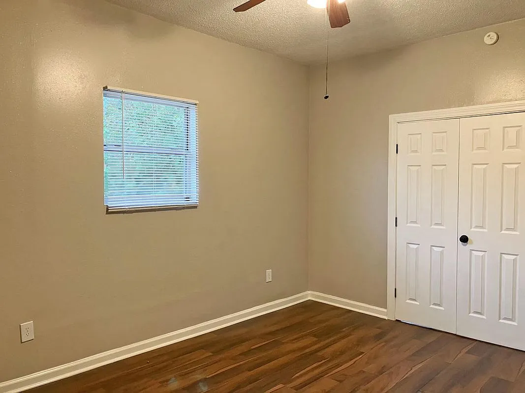 4 bed, 2.0 bath, 1208 sqft, $2,200 — Photo 4