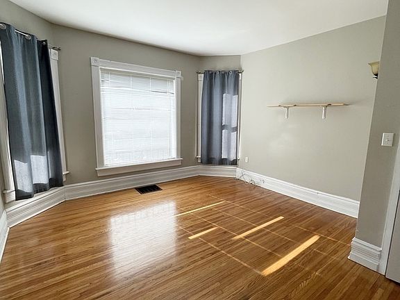 2nd image of 389 King St W Unit A