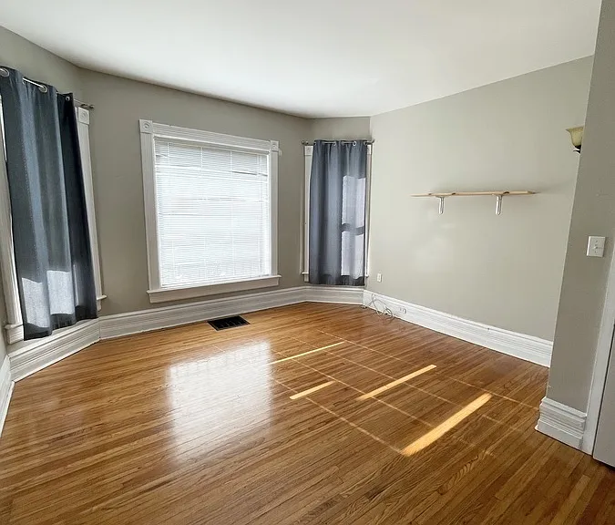 389 King St W #A — Photo 2
