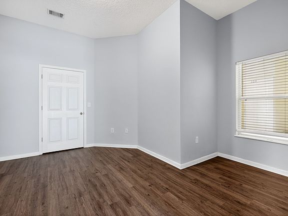 5th image of 209 Larkin Pl Unit 102