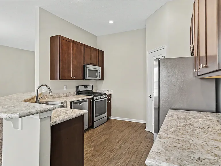 800 Redwood Ln — Photo 18
