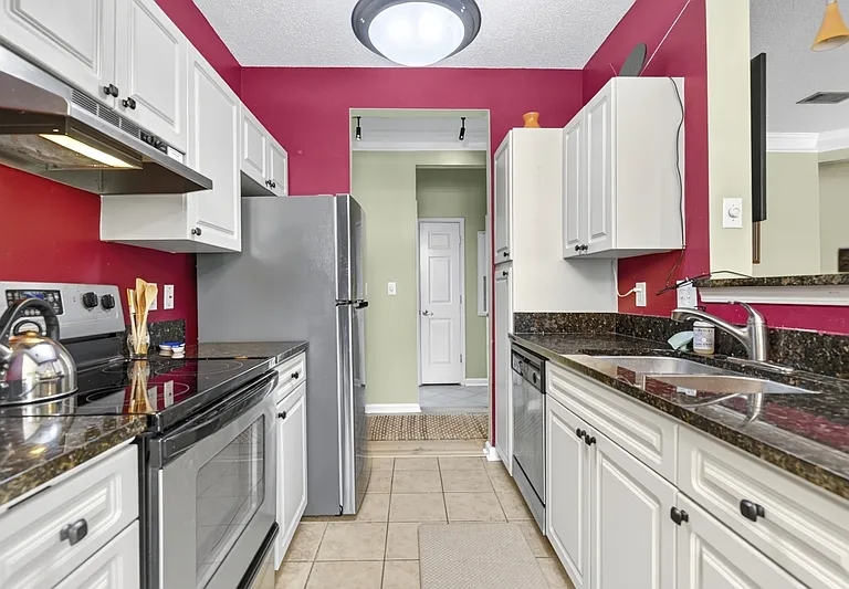 1811 Chatelain Way #1 — Photo 2